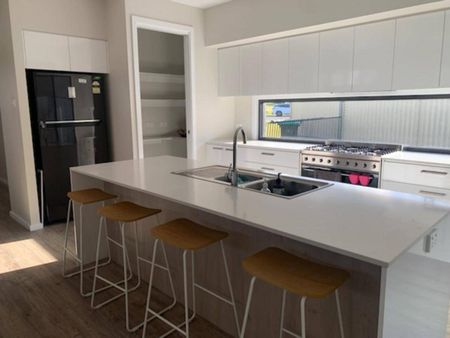 Executive Style Four Bedroom House - Photo 4