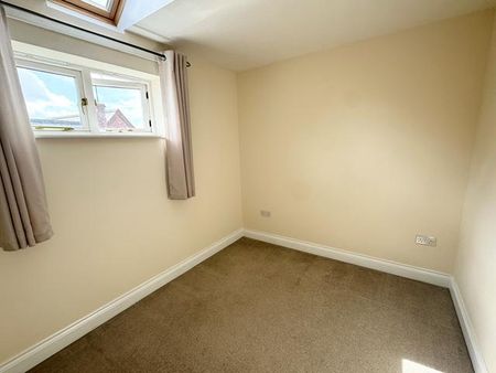 2 bedroom semi-detached house to rent - Photo 4
