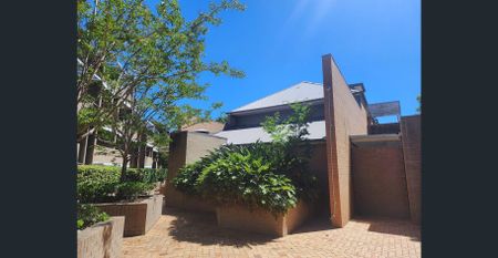 Split Level Apartment In Prime Location ! - Photo 4