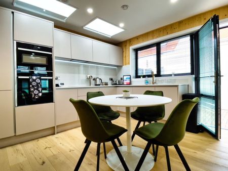 2 Bed Detached House, Green Mews, BN3 - Photo 2