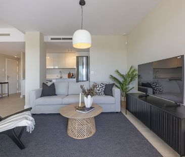 3 Bedroom Apartment For Rent in Estepona, Málaga - Photo 1