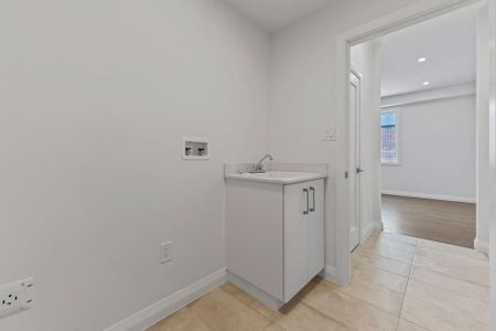 For Lease - 207 ALESSIO Drive, Hamilton, Ontario - Photo 3