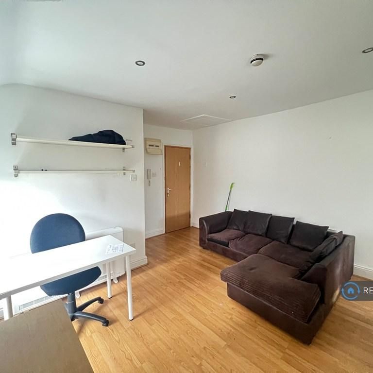 Studio to rent - Photo 1