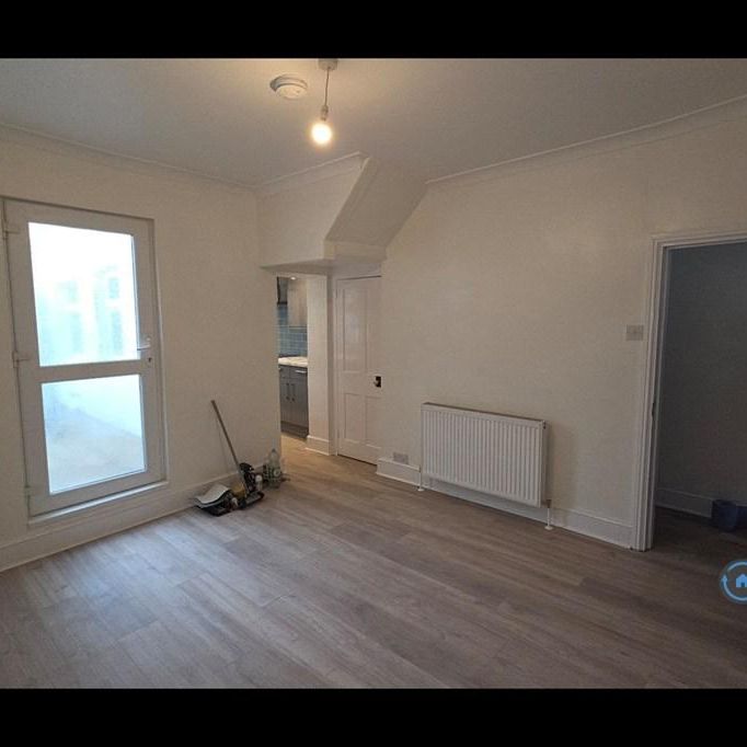 4 bedroom terraced house to rent - Photo 1