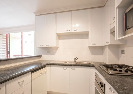 Two Bedroom Apartment with Parking - Photo 4