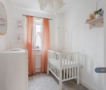 4 bedroom end of terrace house to rent - Photo 4