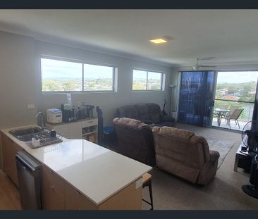Large Modern 2br & 2 Baths Top level 6 - Photo 1