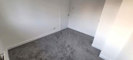 3 bedroom end of terrace house to rent - Photo 3