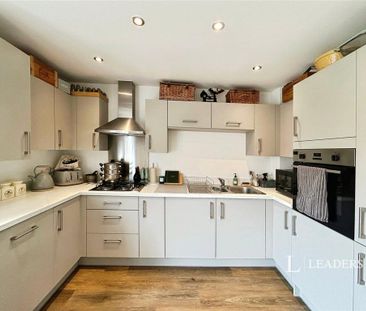 3 bedroom semi-detached house to rent - Photo 4