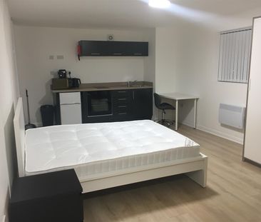 Room 8 - Photo 2