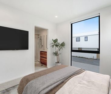 Brand new 3 bedroom town house - Photo 3