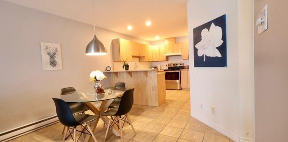 CONDO ENTIÈREMENT MEUBLÉ TOUT INCLUS SECTEUR TRANQUILLE BIEN SITUÉ - Photo 2