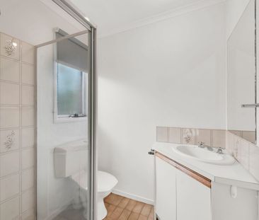 MODERN COMFORT MEETS FAMILY LIVING IN LANGWARRIN! - Photo 5