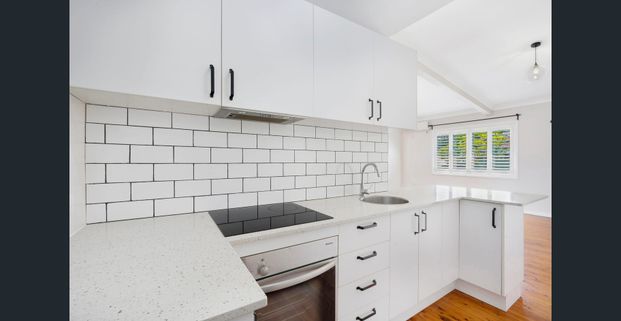 Coastal Convenience in Bellambi - Photo 1