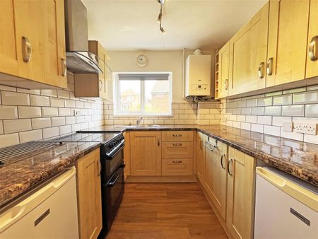 2 bedroom Maisonette to rent - Photo 3