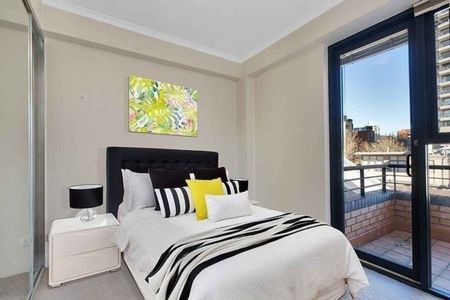 City Fringe One Bedroom Apartment With Harbour Bridge Views - Photo 3