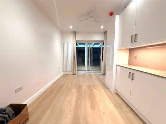 Cleveley Crescent, Ealing, W5 1DZ - Photo 1