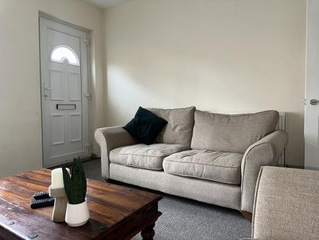 2 bedroom terraced house to rent - Photo 3