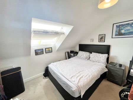 1 bedroom in a flat share to rent - Photo 5