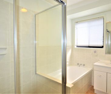 42 Meadowbrook Drive, Meadowbrook, Qld 4131 - Photo 4