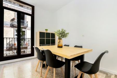 Carrer de la Reina Cristina, Barcelona, Catalonia 08003 - Foto 2