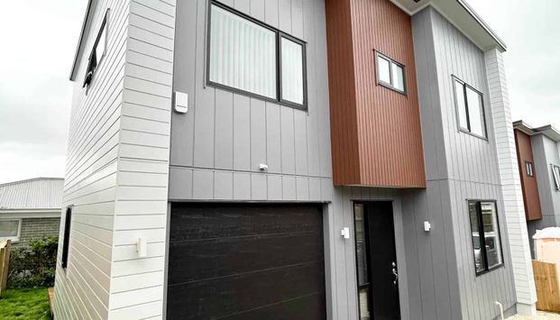 Located in the heart of Howick - Photo 1