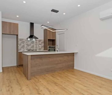 Modern Two-bedroom - Photo 2