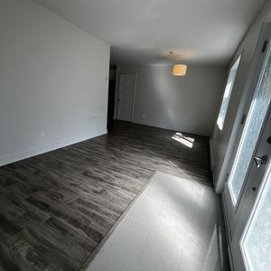 CONDO 4 1-2 NIVEAU TERRASSE + CABANON - Photo 2