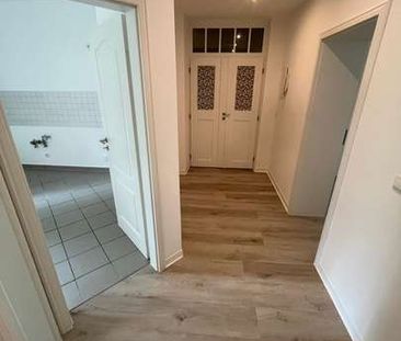 NEUES Laminat / großer Balkon an der Küche / Wanne u.v.m. - Foto 5