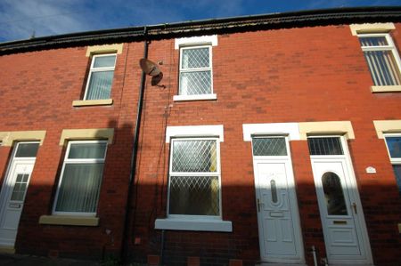 2 bedroom terraced house to rent - Photo 3