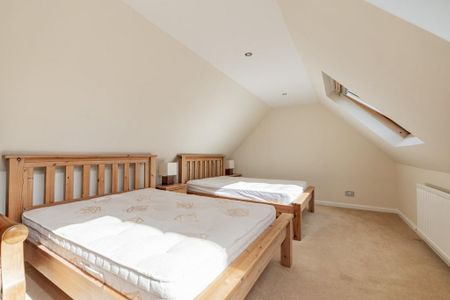 4 bedroom detached house to rent - Photo 2