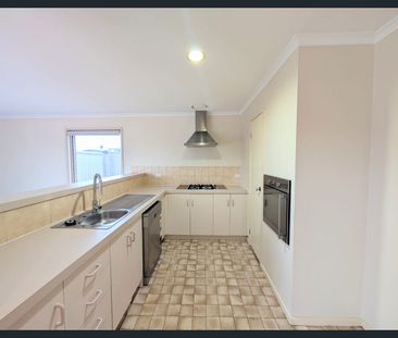 7 Crawley Court, Craigieburn, Vic 3064 - Photo 1