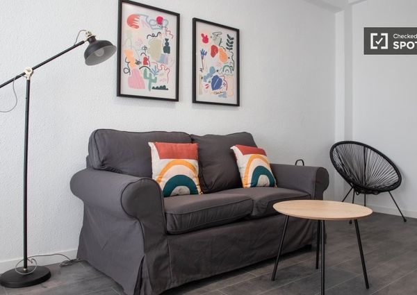 Calle de Oliva de Plasencia, Madrid, Community of Madrid 28044