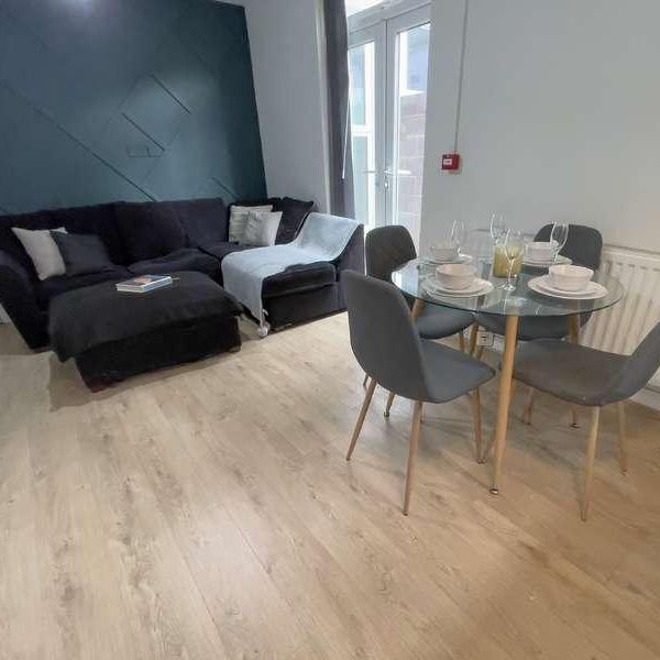 Sheil Road, L6 - Photo 1