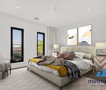 SPACIOUS MULTI LIVING HOME IN MCKINNON SECONDARY ZONE - Photo 2