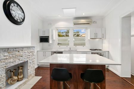 Family Home in Beecroft Primary and Cheltenham Girl's Catchment - Photo 4