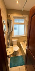 4 Bed Detached House, Fifth Avenue, E12 - Photo 3