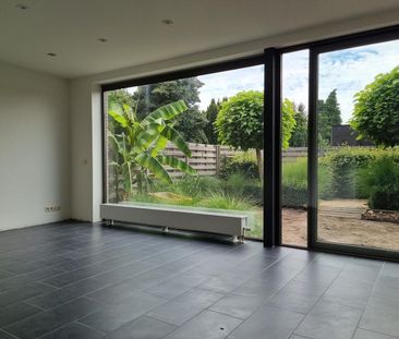 Knap gelijkvloers éénslaapkamerappartement met tuin en garagebox. - Photo 2