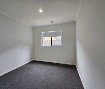 Family Home in Truganina - Photo 6