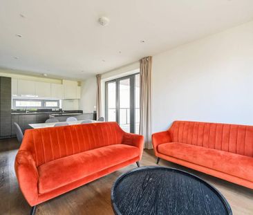 3 bedroom flat to rent - Photo 4