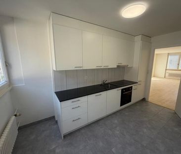 "Beau, 3.5 Piéces appartement rénové avec balcon!" - Photo 3