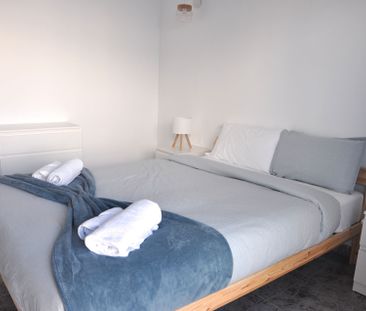 Apartamento de alquiler en Carrer de Santa Bàrbara, Centre - Photo 2