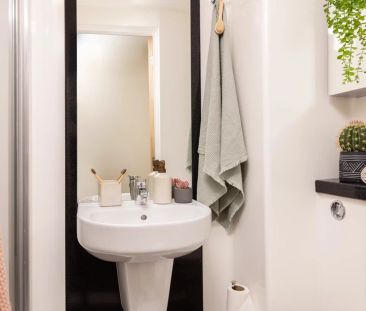 Medium Standard Double Ensuite - Photo 2