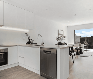 Three Bedrooms and Two Bathrooms in Blockhouse Bay! - Photo 3