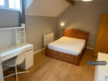 1 bedroom in a house share to rent - Photo 3