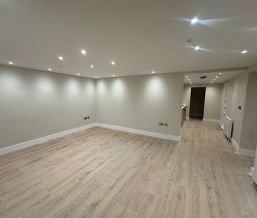 2 Bed Flat, Battersea Park Road, SW11 - Photo 2