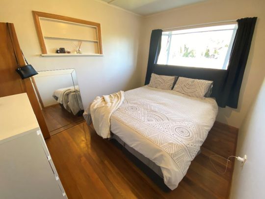 Sunny, Modern Home Just Steps from Stoke Shops - Photo 1