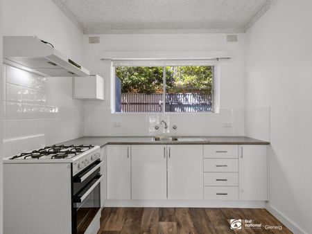 RENOVATED GROUND FLOOR UNIT IN PRIME LOCATION! - Photo 5