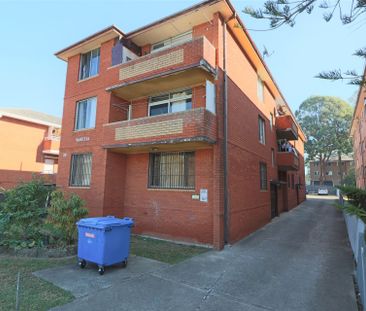 TIDY THREE BEDROOM UNIT IN FAIRFIELD - Photo 2
