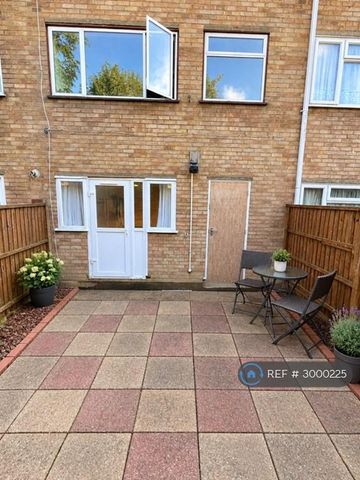 4 bedroom terraced house to rent - Photo 5
